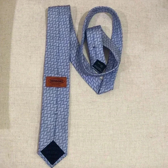 MISSONI Tie 100% Silk Necktie ITALY Designer STRIPED Soft Blue and White - Picture 2 of 6